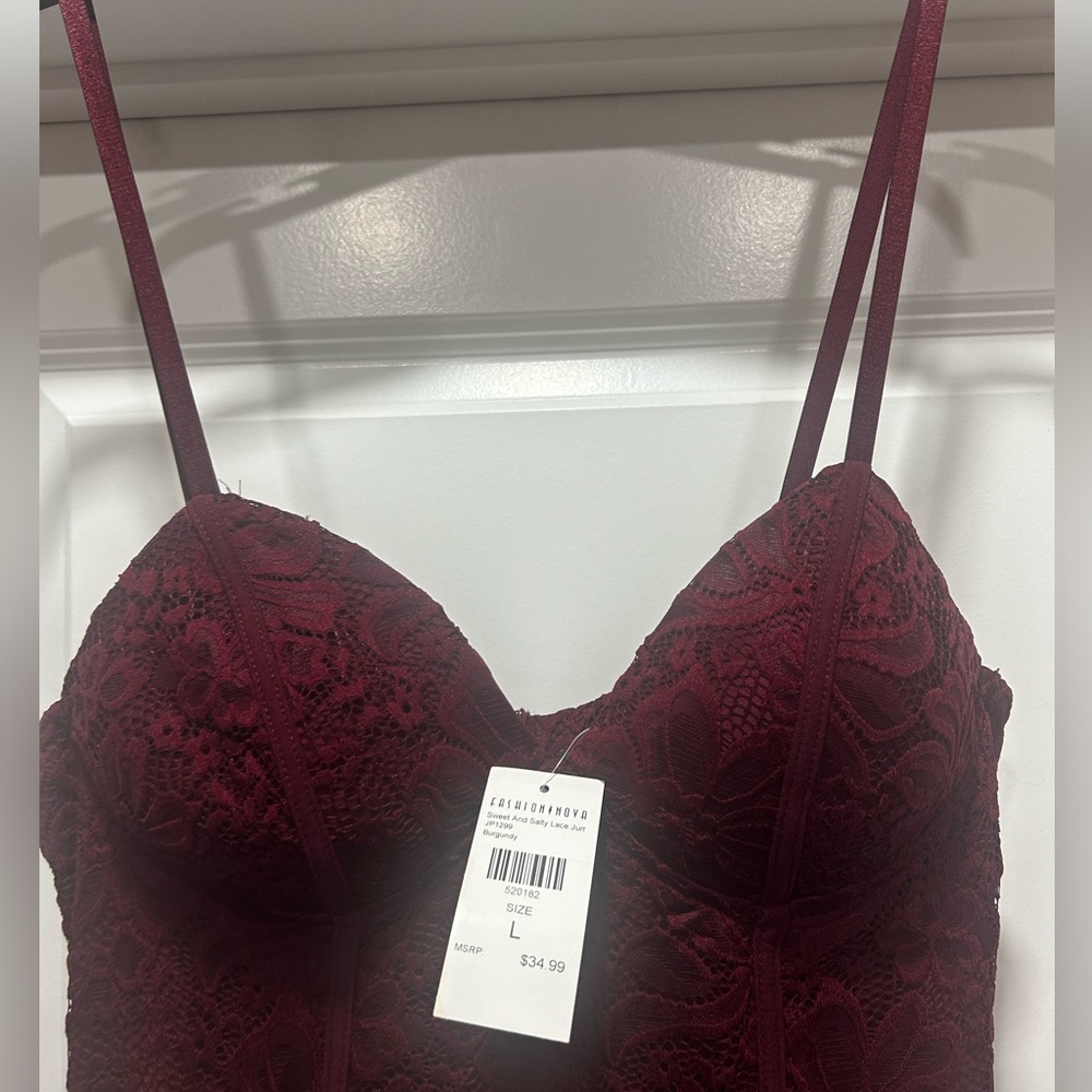 Beautiful 
Burgundy￼pants outfit